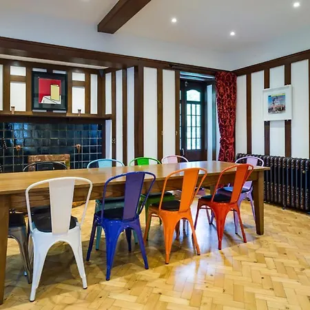 Sleeps 10 With Wifi