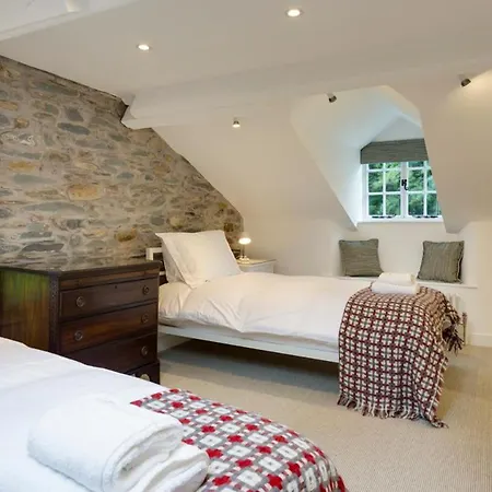 Sleeps 10 With Wifi Vila