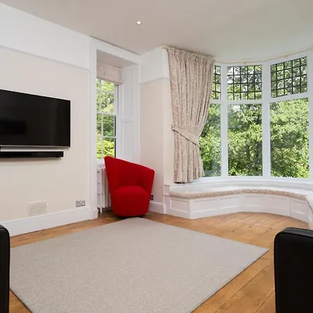 Sleeps 10 With Wifi Rydal